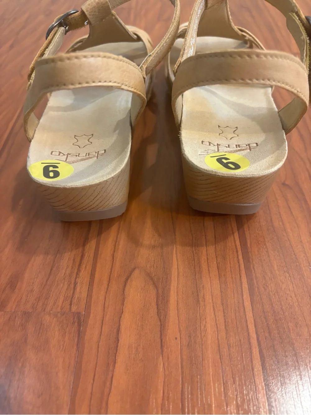 NWOB Dansko Tia Ankle Strap Platform Wedge Sandals Womens 40/US 9 Tan Beige
